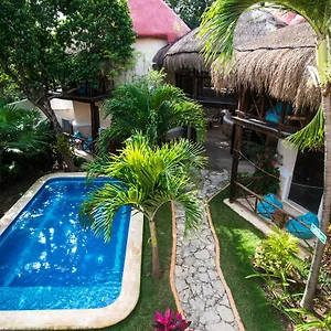 https://hotel-uolis-nah-tulum.allrivieramayahotels.com